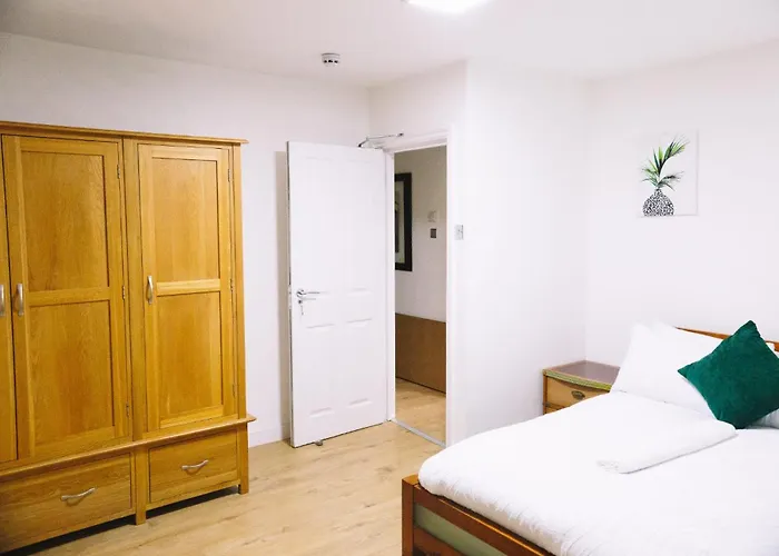 5 Bedroom Property