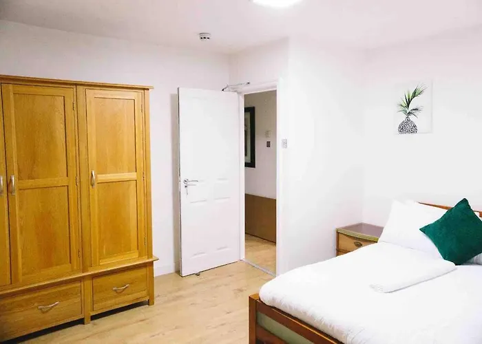5 Bedroom Property