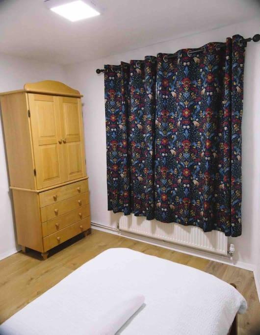 5 Bedroom Holiday home Sidcup