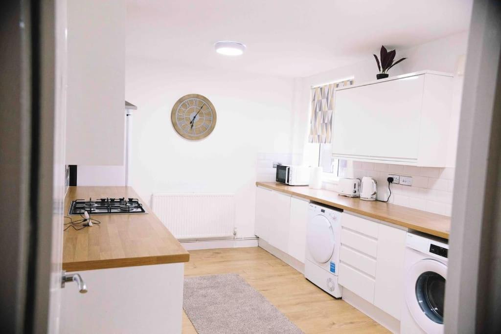 5 Bedroom Holiday home Sidcup